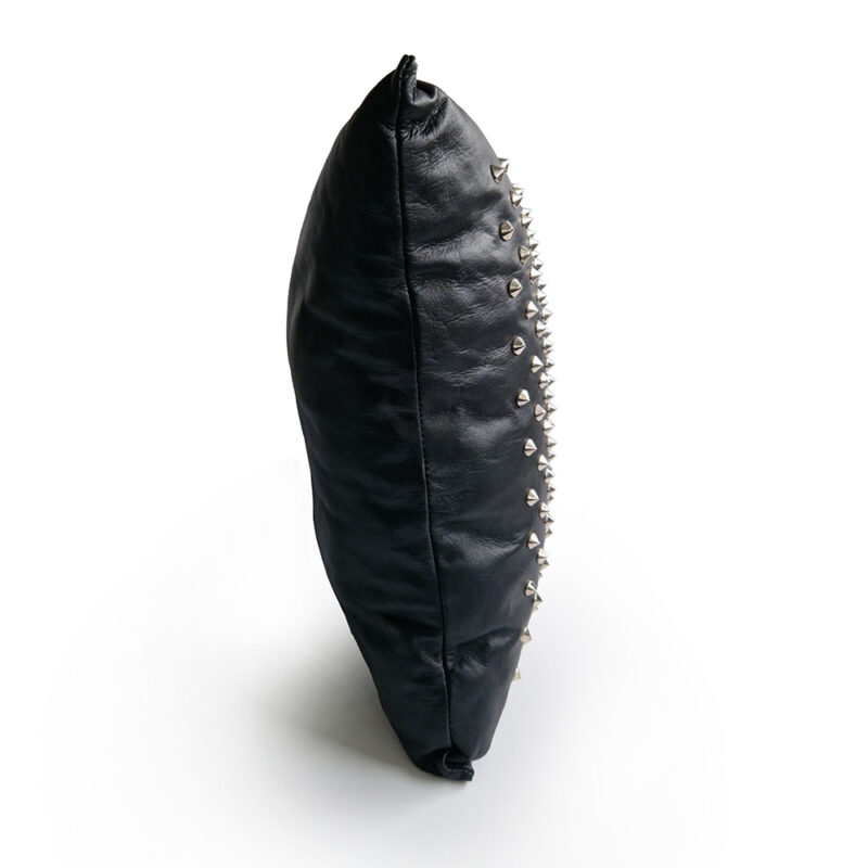 BDSM Studded Leather Cushion - Afbeelding 3